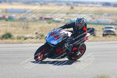 media/Oct-15-2023-TrackXperience (Sun) [[85198ff50b]]/Group 2/session 4 turn 3/